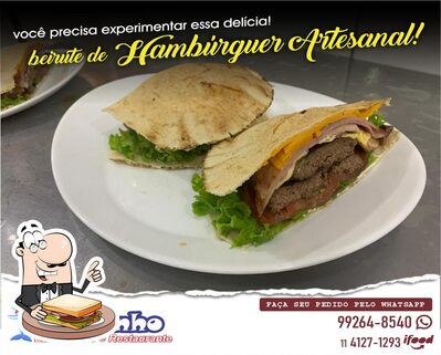Coma um sanduíche no Golfinho Lanchonete E Restaurante