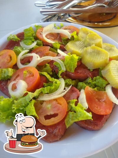 Delicie-se com um hambúrguer no Bar Do Dodô