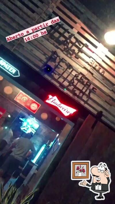 Veja imagens do interior do Village beer e petiscos