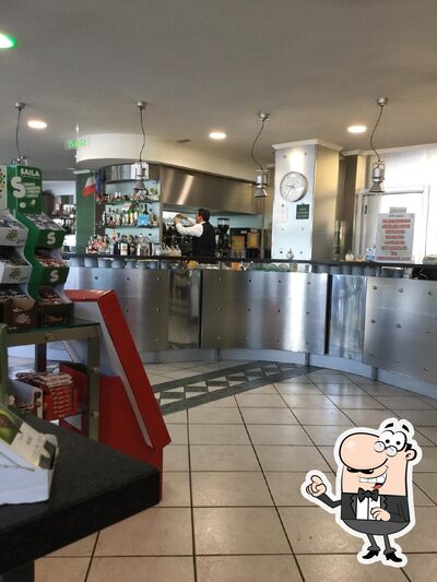 Dai un'occhiata agli interni di A café