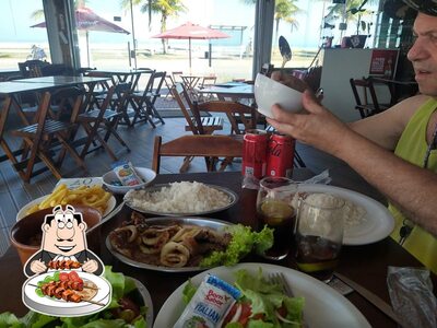 Platos en Karaokê Império da orla