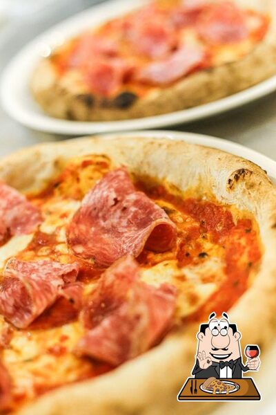 A Pizzeria Elide Conetta, puoi assaggiare una bella pizza