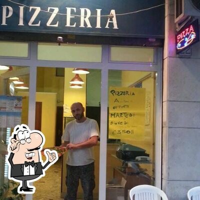 Gli interni di Apollo 13 pizzeria calabrese