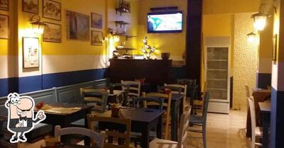 Siediti a un tavolo di El Pueblito