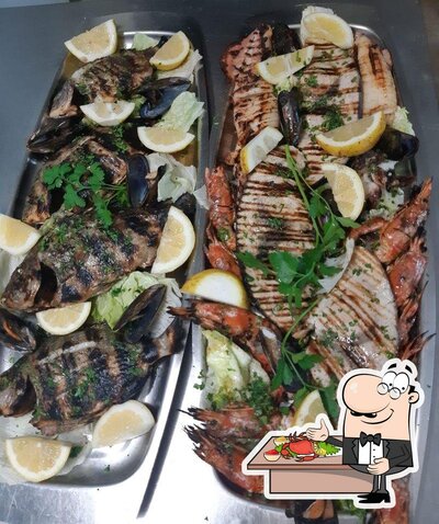 I clienti di LosAmigos Augusta possono ordinare vari pasti di mare