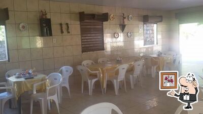 Sente em uma das mesas no Bar e Restaurante Nordestino Peroba AL