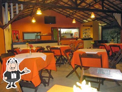 Sente em uma das mesas no Xicabacana Restaurante