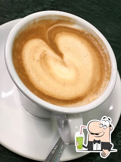 Vai a provare le varie cose da bere che propone Caffè Degli Artisti