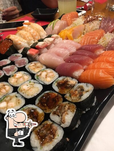 Rolos de sushi são oferecidos por Sushimar