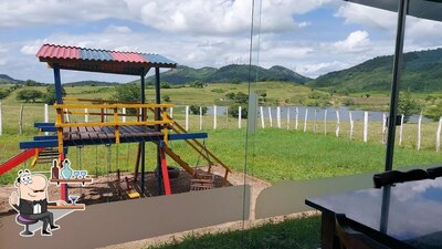 Sente em uma das mesas no Carneiro do Chaves 1