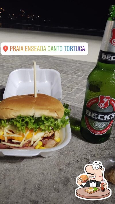 Experimente um dos hambúrgueres disponíveis no MK Lanches
