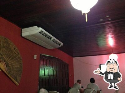 Sente em uma das mesas no Giga Sushi