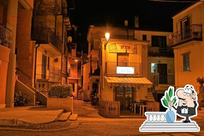 Curiosa tra gli esterni di Santo Domingo