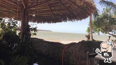 Você pode espairecer no na área externa do Travessia Beach Bar
