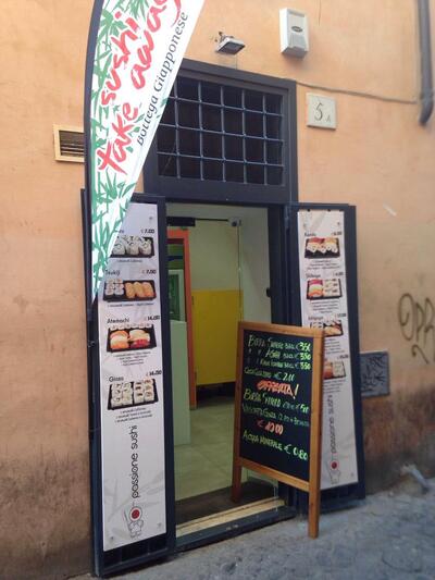 Pizza Passione presenta il menu scritto su una lavagna