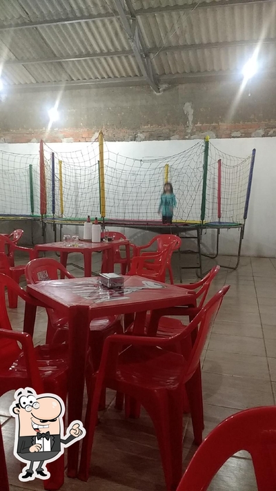 Veja imagens do interior do Show de Bola Park & Food