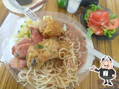 Sente em uma das mesas no Restaurante Do vô Atílio