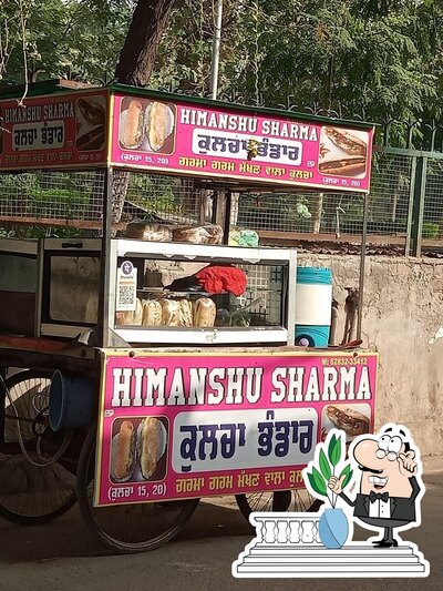 You can get some fresh air at the outside area of Himanshu Fast Food