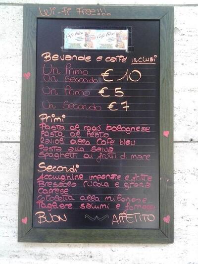 Il menu sulla lavagna elenca le opzioni possibili