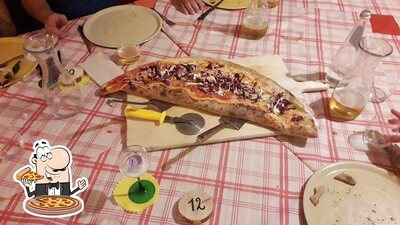Scegli una pizza al ristorante La Pace