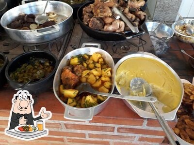 Comida em Fogão a Lenha do Nem