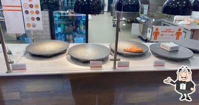 Découvrez l'intérieur de Pizza Pizza