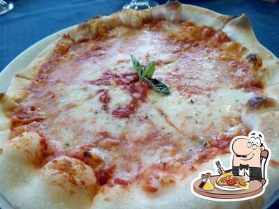 Ordina una pizza al ristorante Lido Gallo Ristorante Pizzeria