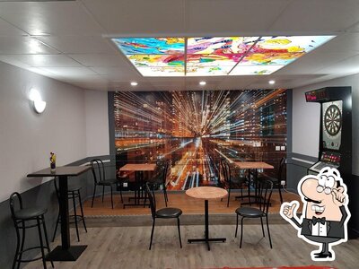 Installez-vous à l'une des tables de LE VEGAS