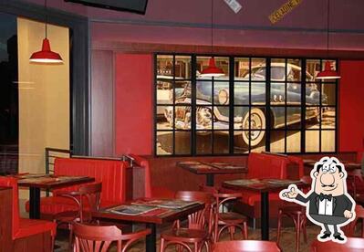 Dai un'occhiata agli interni di Crazy Bull Café