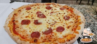A Trattoria Pizzeria Rejal, puoi assaggiare una bella pizza