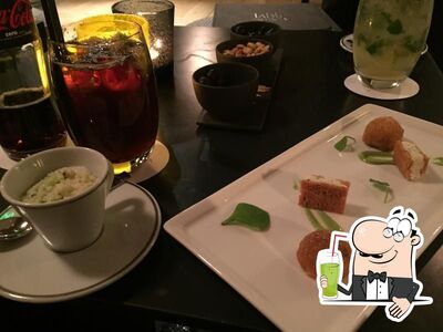 Essayez différentes boissons servies à L'Alpaga, Megève, a Beaumier Hotel