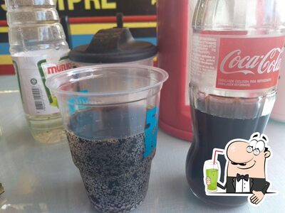Bar do Junior serve uma variedade de bebidas