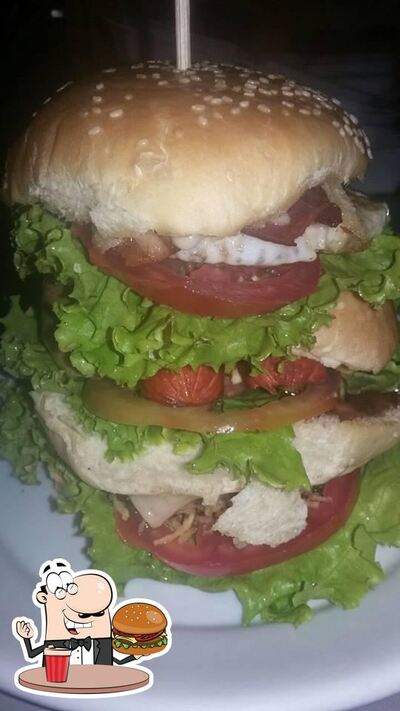 Experimente um hambúrguer no XBOMBA HAMBURGUERIA SAMAMBAIA SUL 323 -