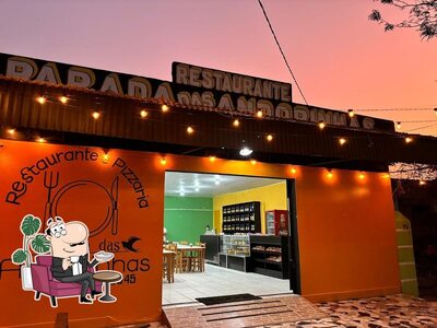 Sente em uma das mesas no Parada das Andorinhas