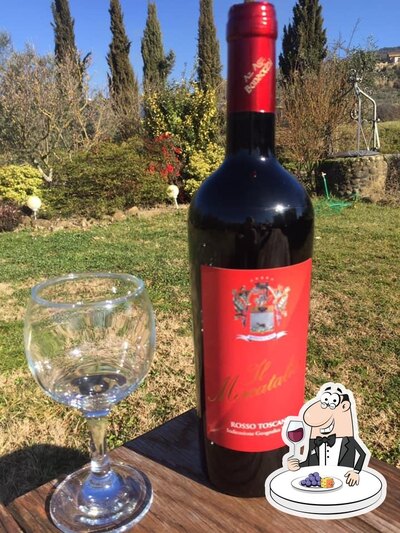 Goditi un bicchiere di vino al ristorante Il Piano