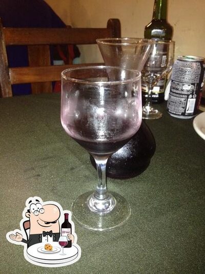 Experimente vinho no Pizzaria Caravela