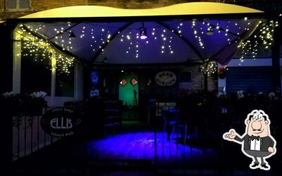 Gli interni di Ellis Island Pub