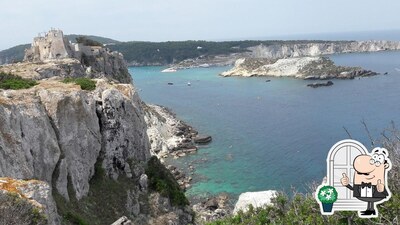 Guarda l'area esterna di Torrefazione Grassi Caffè