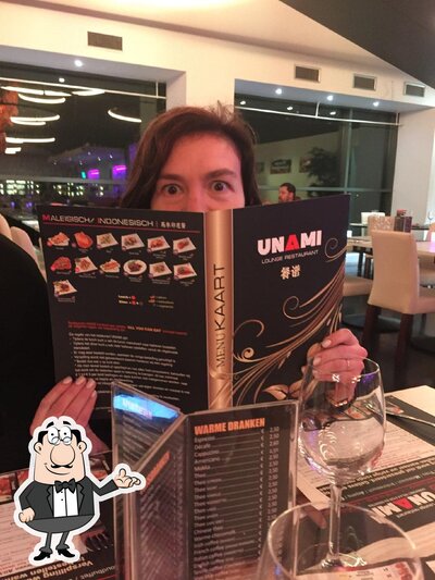 Installez-vous à l'une des tables de Unami
