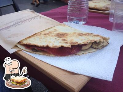 I Piadinari offre panini e pasti|altro cibo) a pranzo