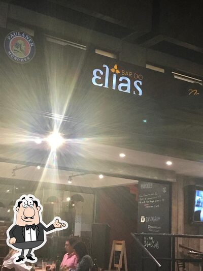 Sente em uma das mesas no Bar do Elias - Barra da Tijuca