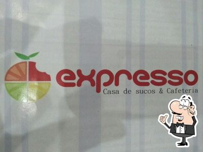 O interior do Expresso Casa de Sucos e Cafeteria
