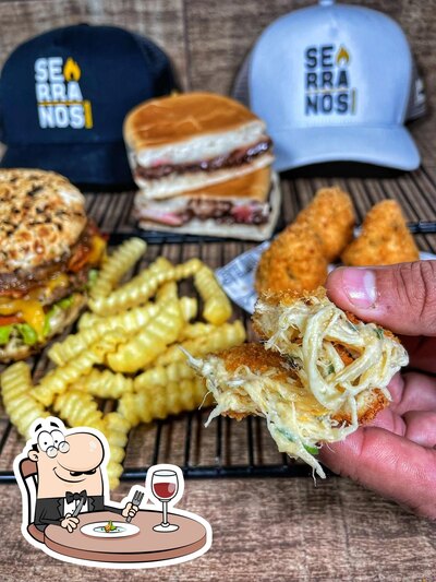 Platos en Serranos Burguer & Lounge
