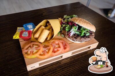 Ordina uno dei tipi di hamburger serviti Il Bucchero