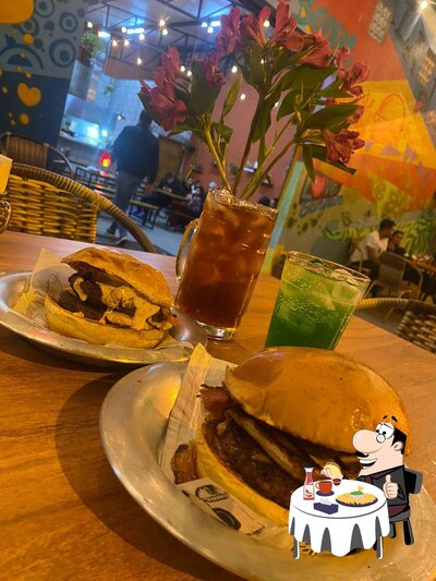 Delicie-se com um hambúrguer no Quintall Gastronômico