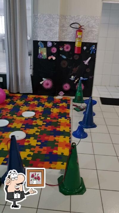 Sente em uma das mesas no Churrasco de Ouro