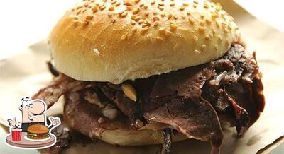 Concediti un bell'hamburger al ristorante Blessed Cafè