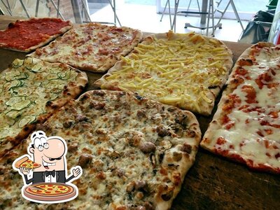 Ordina una pizza al ristorante FM 90 Stazione Pizza Roma