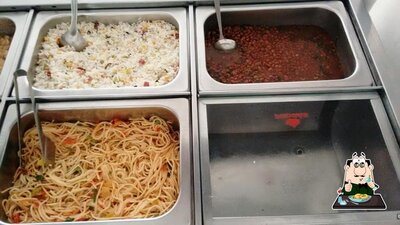 Comida em Pizzaria em família