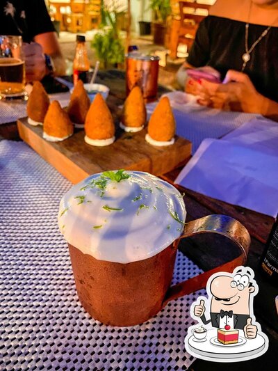 Adélia Cozinha e Bar oferece uma escolha de sobremesas